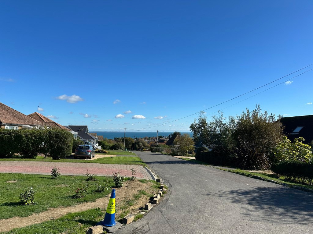 Lot: 106 - DETACHED CHALET BUNGALOW WITH PLANNING FOR REDEVELOPMENT - Sea Views from Frysway